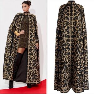 Alice and Olivia "SOILA COLLARED
MAXI CAPE"